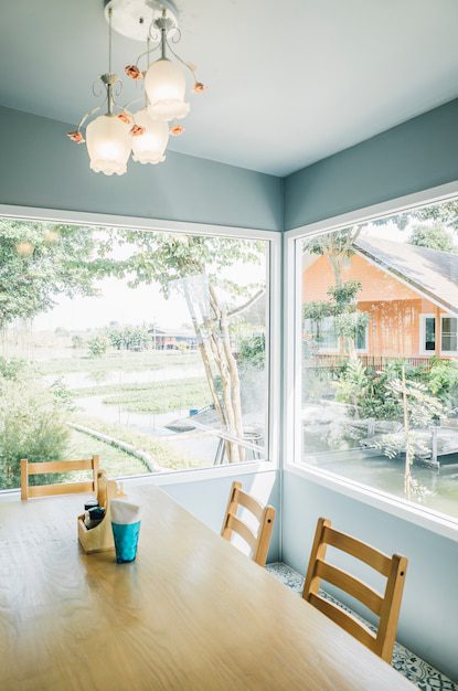 Utilizarea tâmplăriei colorate în designul modern al caselor