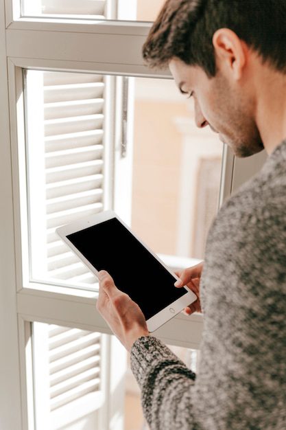 Evoluția tâmplăriei în era digitală: ferestre smart pentru case smart
